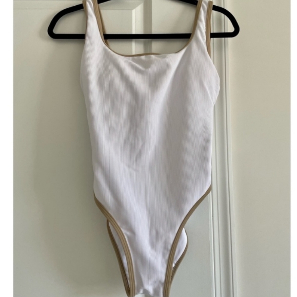 Lainsnow Coconut One Piece - size S
